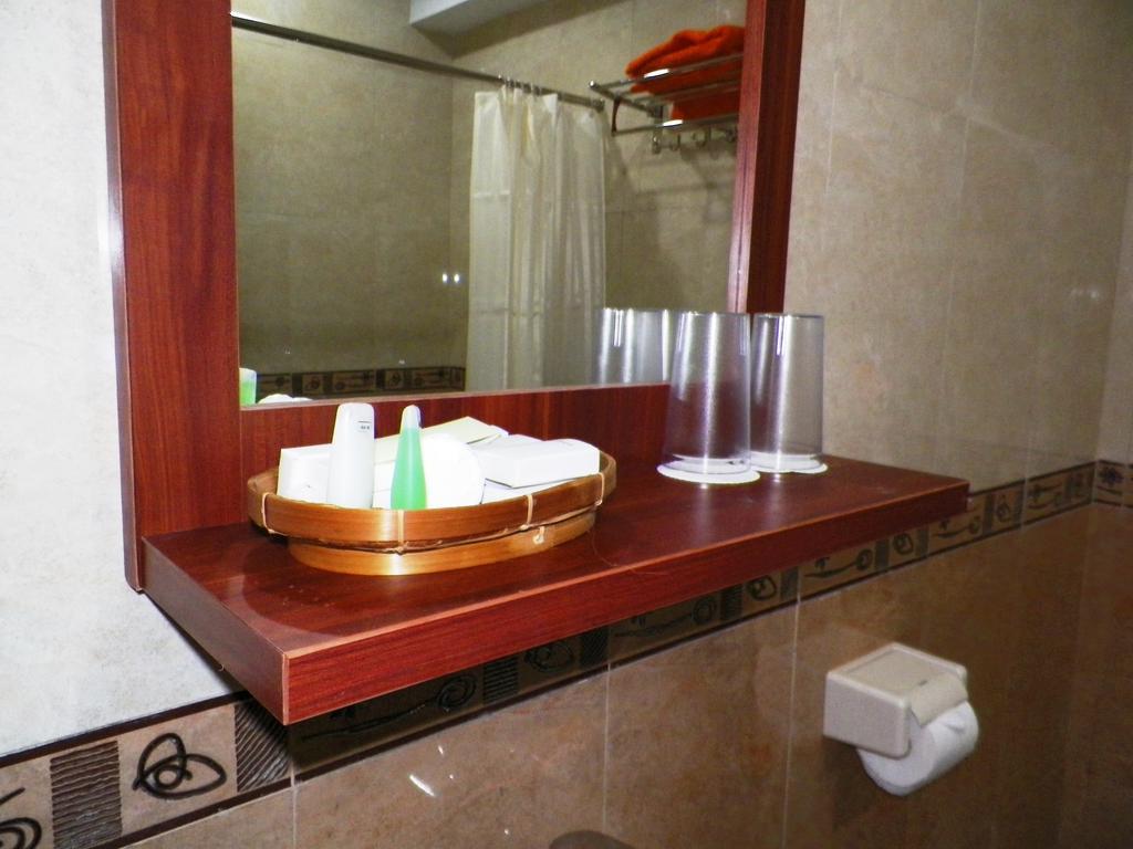 Maranatha Grand Hotel Yogyakarta Habitación foto