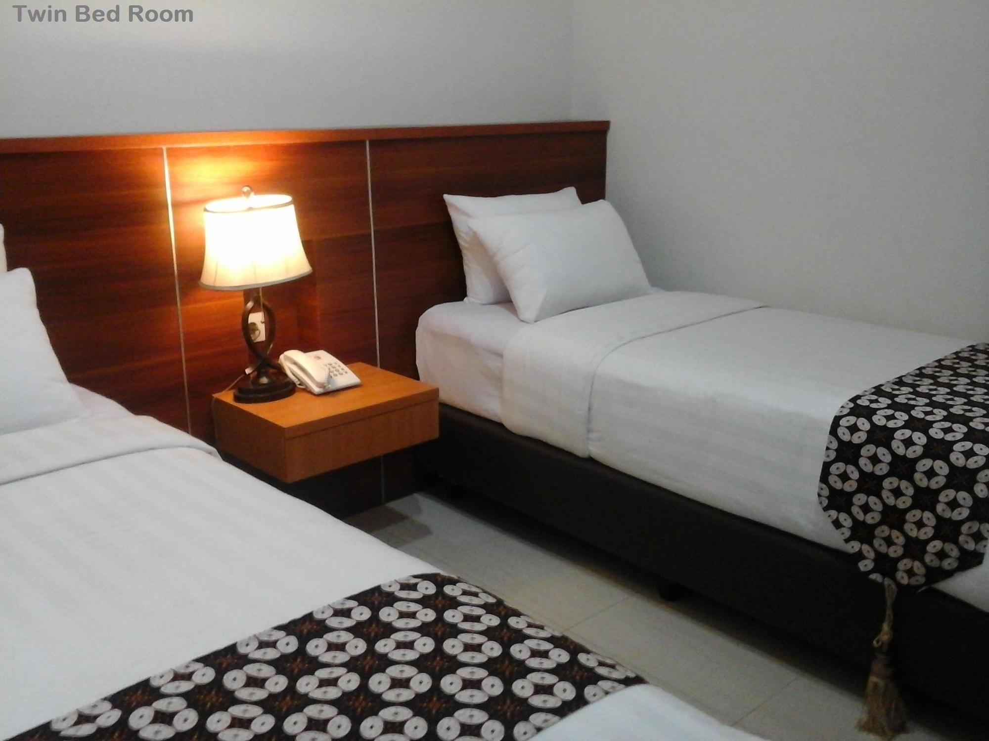 Maranatha Grand Hotel Yogyakarta Exterior foto